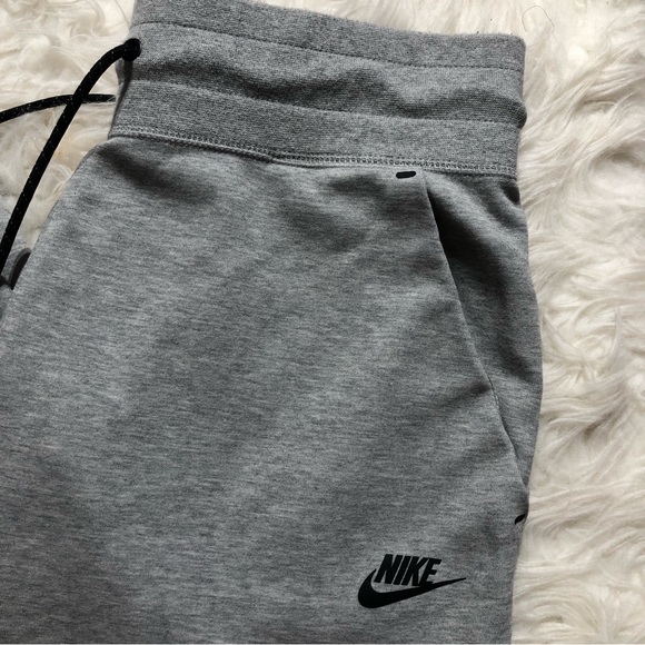 Nike tech fleece sweatpants. Worn once. Size large - Picture 2 of 5